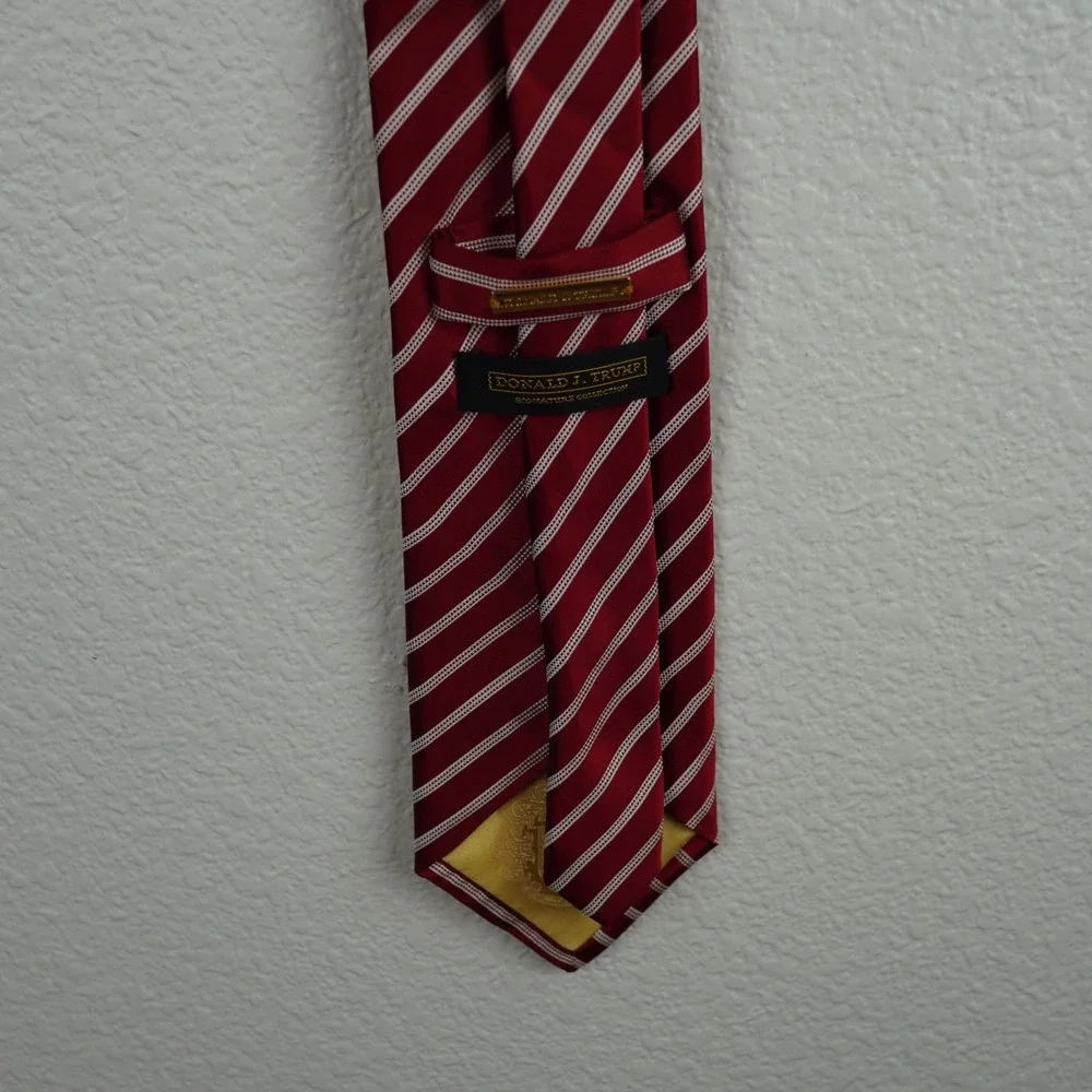 Donald J. Trump color red